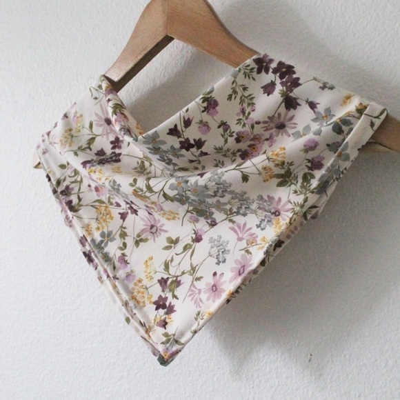 NWT Handmade Floral 18” x 18” Scarf L1045 - Picture 4 of 9